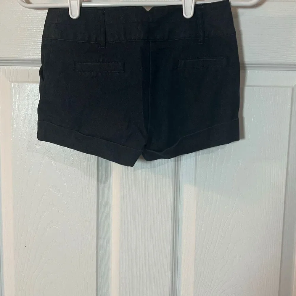 Black Orchid chic black